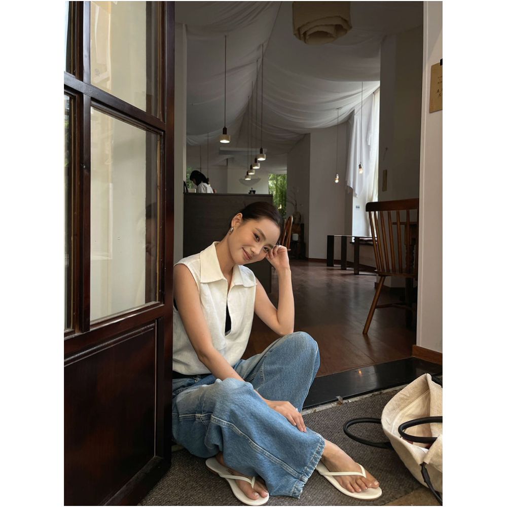 PURITY YH Niche Minimalist White Design with Deep V Neck Polo Collar Stylish and High End Sleeveless Vest for Women image 4