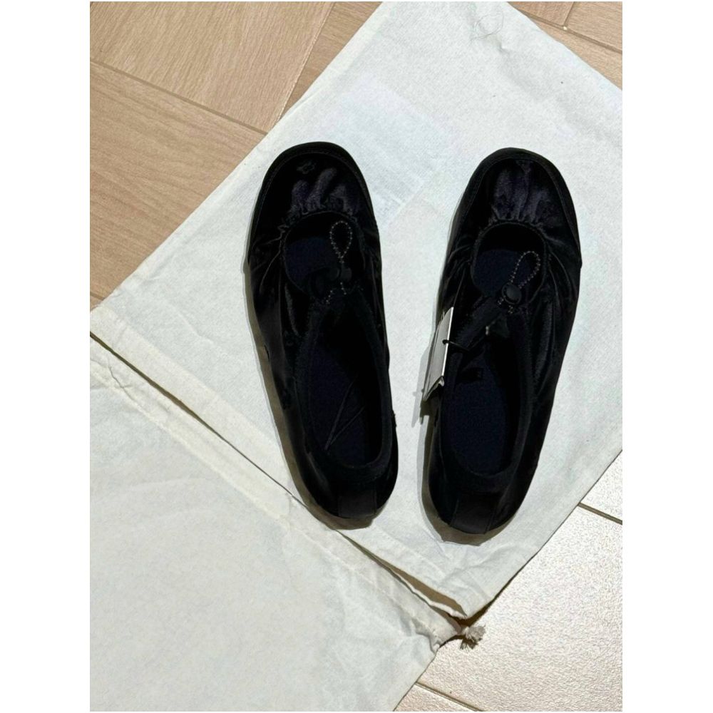 2026 Autumn Niche Fashion Casual Round Toe Satin Embroidered Low Cut Flat Shoes for Women Ballet Sneakers image 2