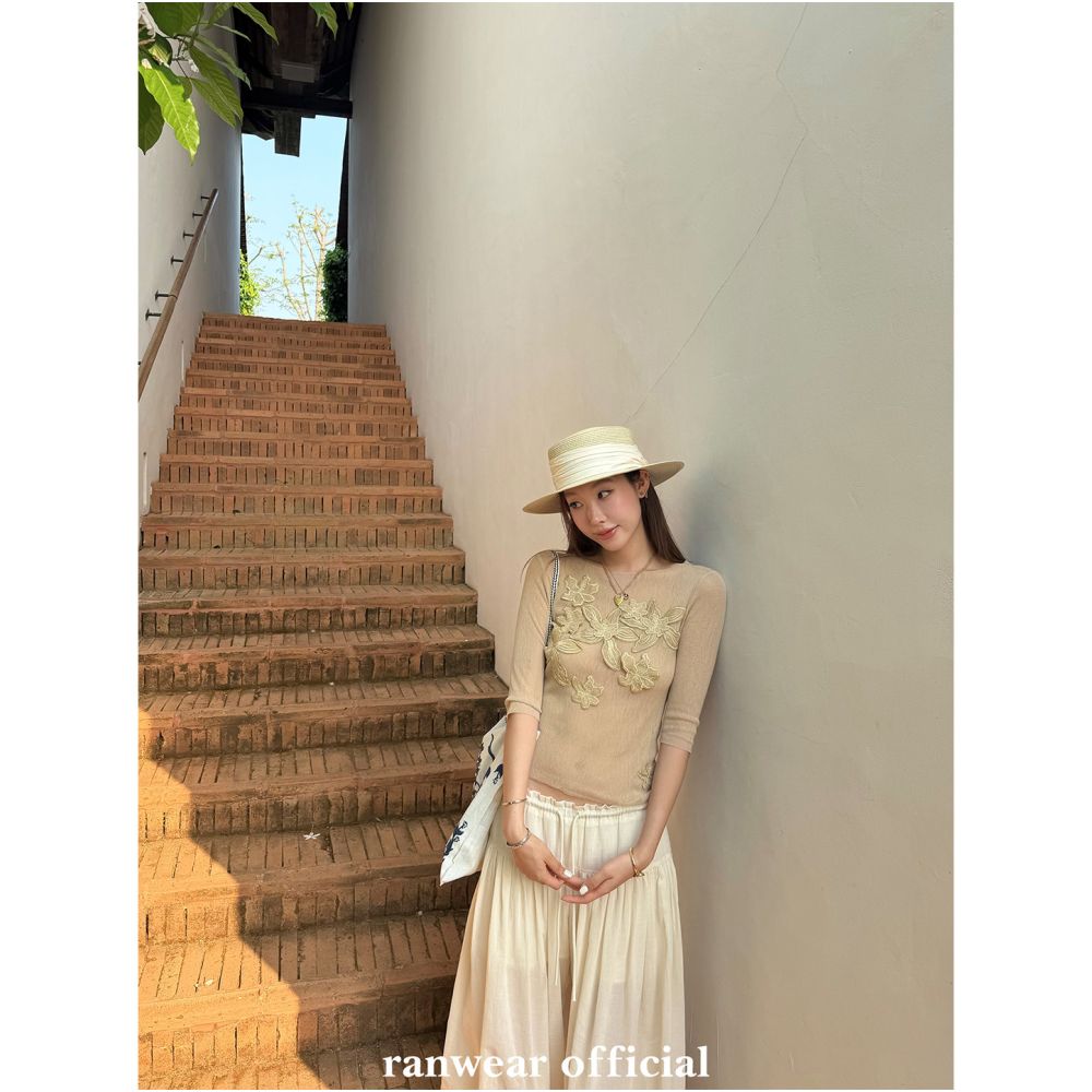 ASAYA7392 – Fleur Élégance Knit Top 🌸🤍