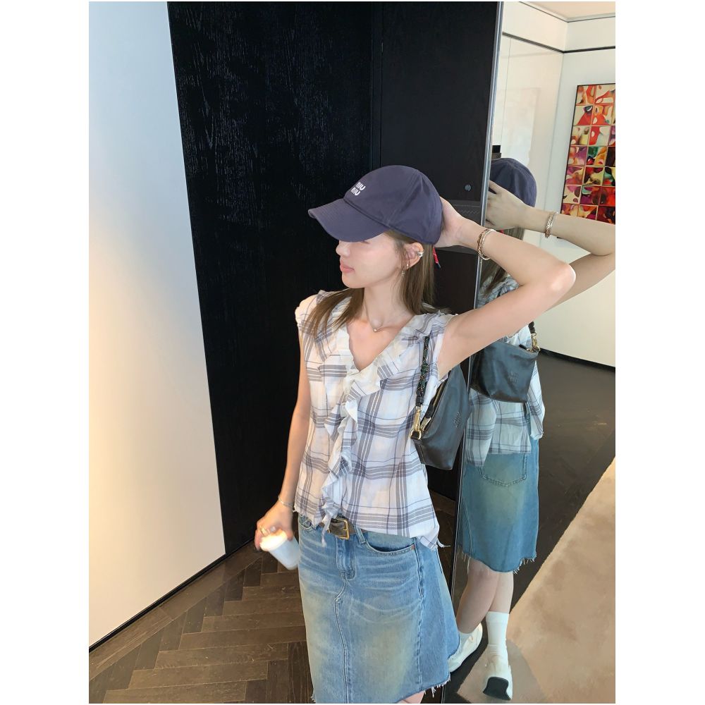 13C Artistic Gray Retro Large Ruffle V Neck Plaid Shirt Summer New Versatile Sleeveless Top image 1