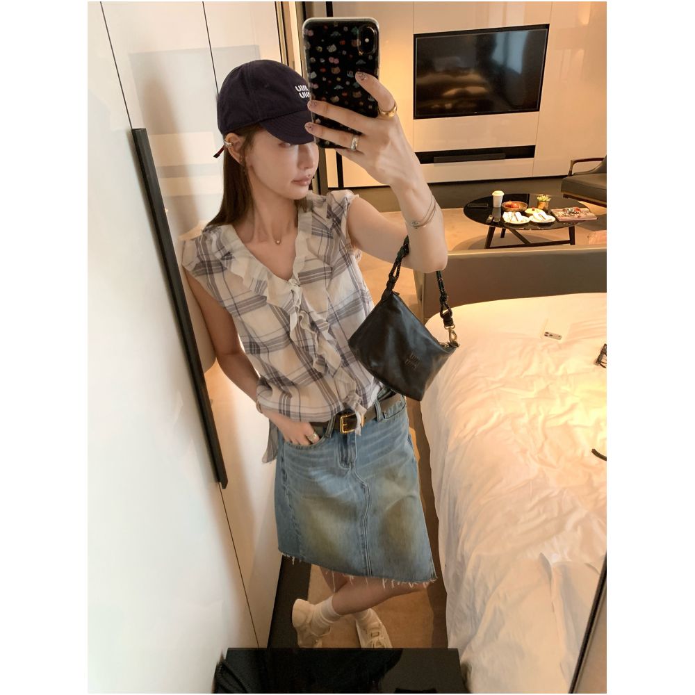13C Artistic Gray Retro Large Ruffle V Neck Plaid Shirt Summer New Versatile Sleeveless Top image 3