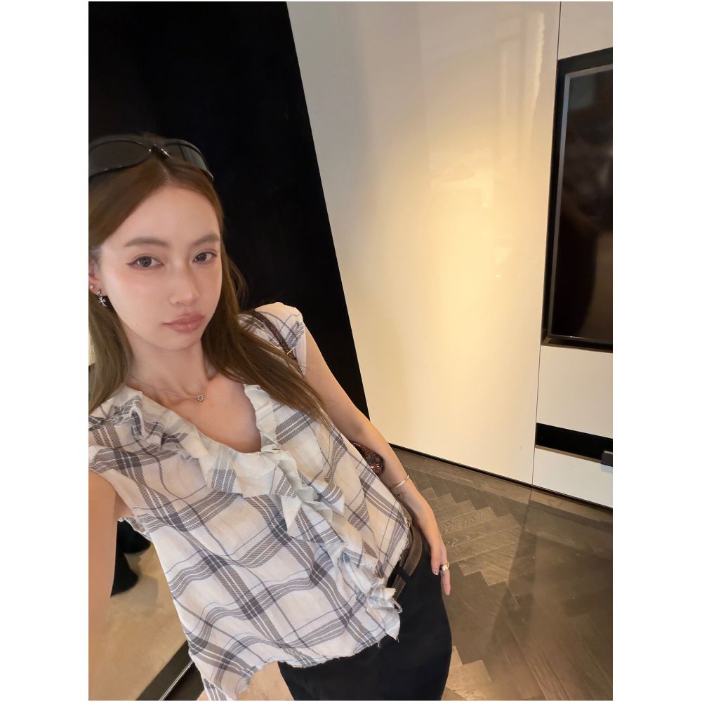 13C Artistic Gray Retro Large Ruffle V Neck Plaid Shirt Summer New Versatile Sleeveless Top image 4