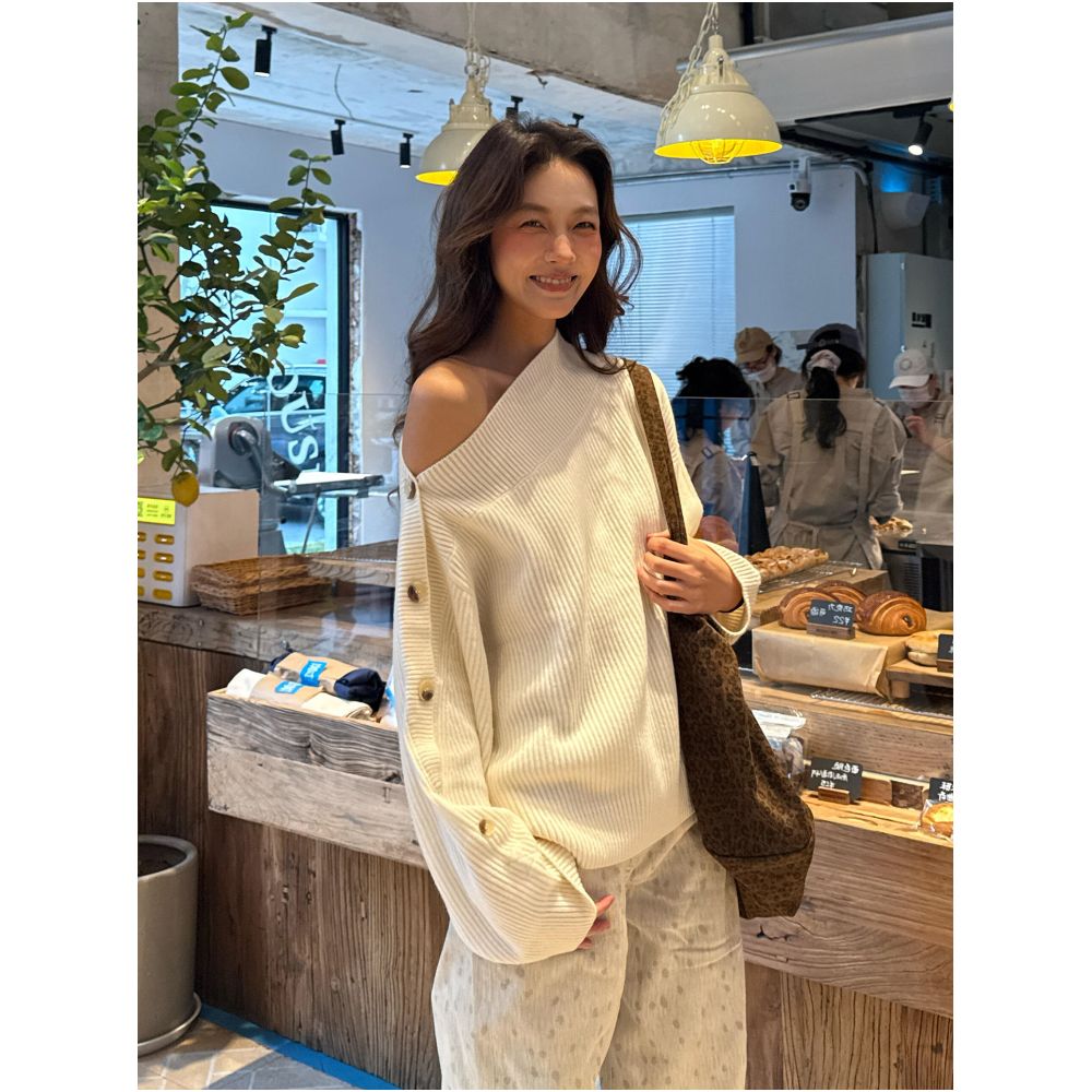 ASAYA7427 – Ivory Muse Off-Shoulder Knit 🤍☕