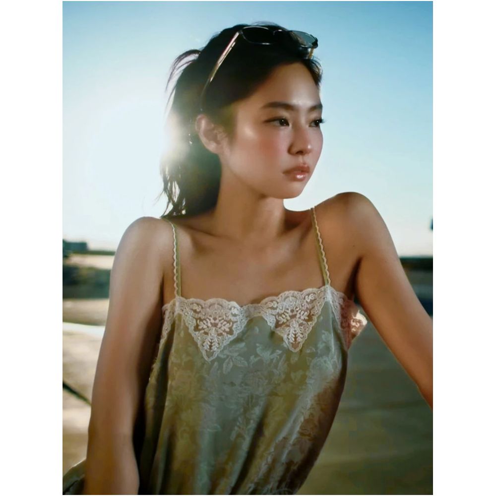 Anna Tanaka Jennie Kim and Anna Kim s same style lace trimmed camisole with drawstring waist image 0
