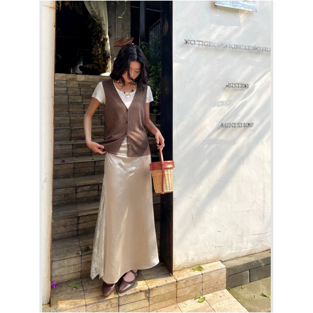 Clearance Sale 40 Off No Returns or Exchanges for Non Quality Issues Pearl Acetate Satin Lace Trimmed Fishtail Skirt image 3