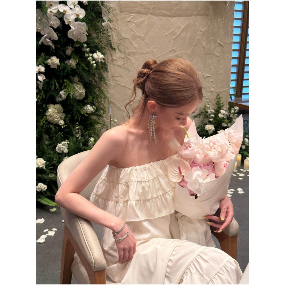 YOMI s sophisticated and elegant ruffled strapless loose fitting dress a new 2025 style is a chic and stylish birthday dress image 2