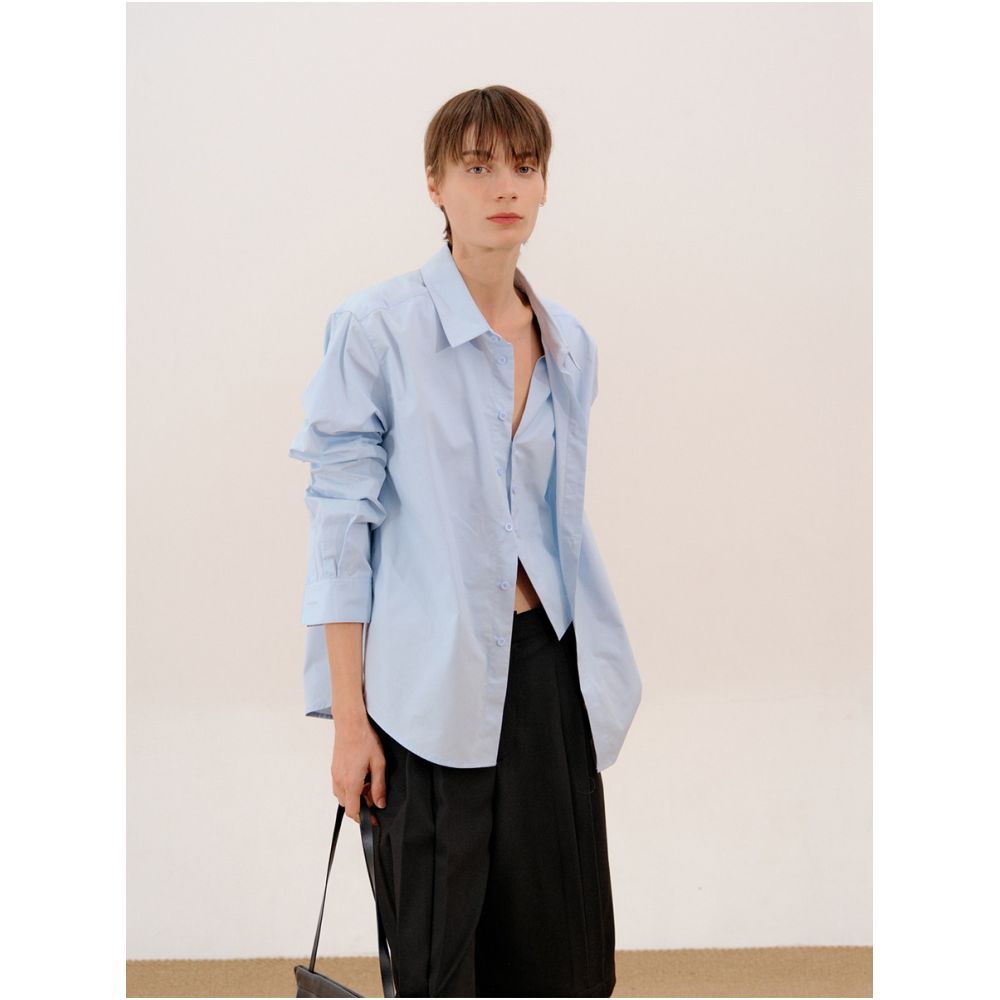 The COLN layered long sleeved shirt embodies the irresistible romance of spring allowing you to wear it effortlessly and stylishly image 0