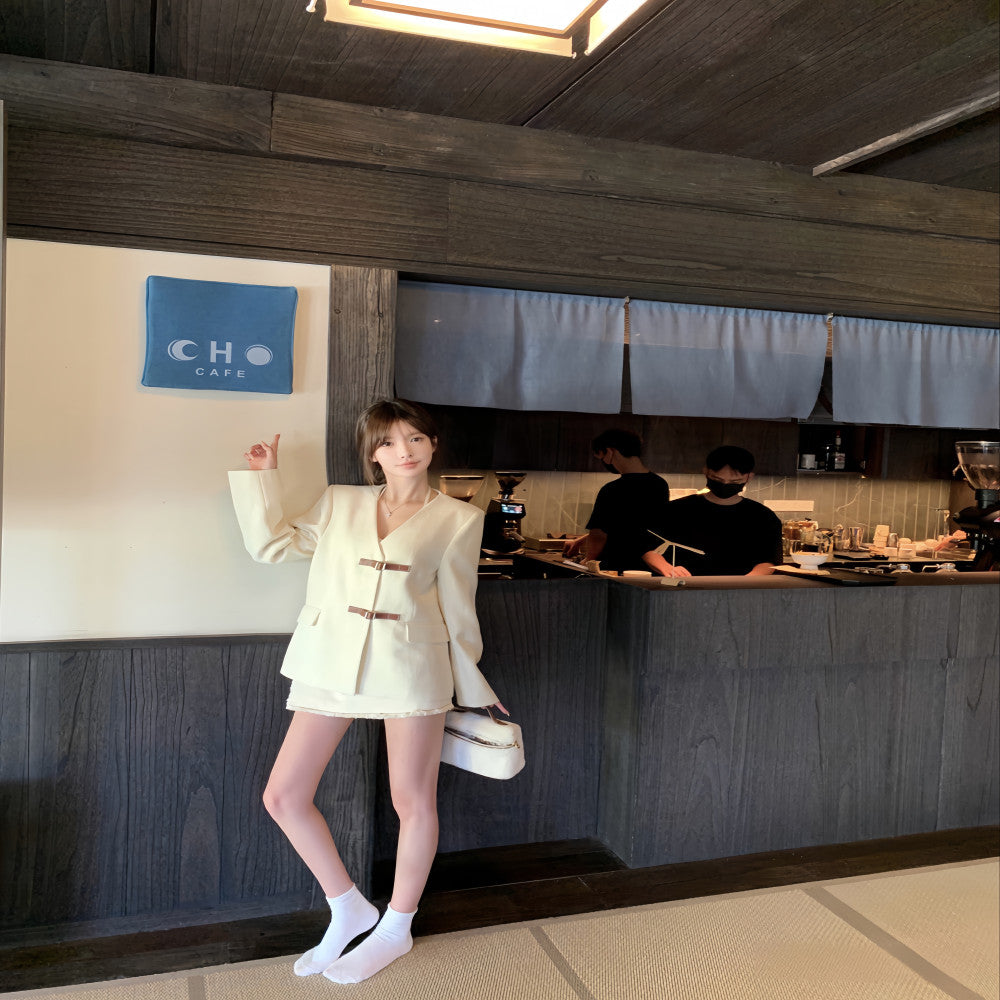 In stock CHICYOU loose old money woven textured suit milk white leather buckle suit jacket for women image 3