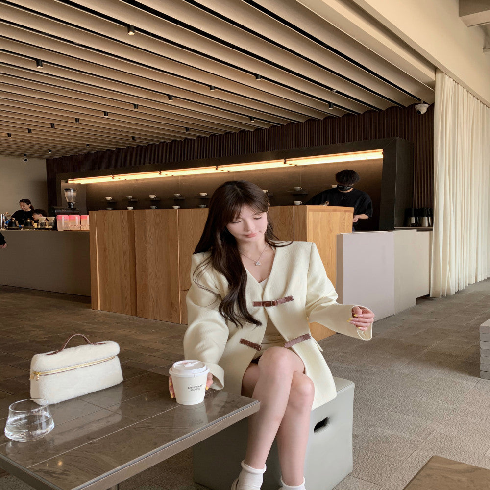 In stock CHICYOU loose old money woven textured suit milk white leather buckle suit jacket for women image 4