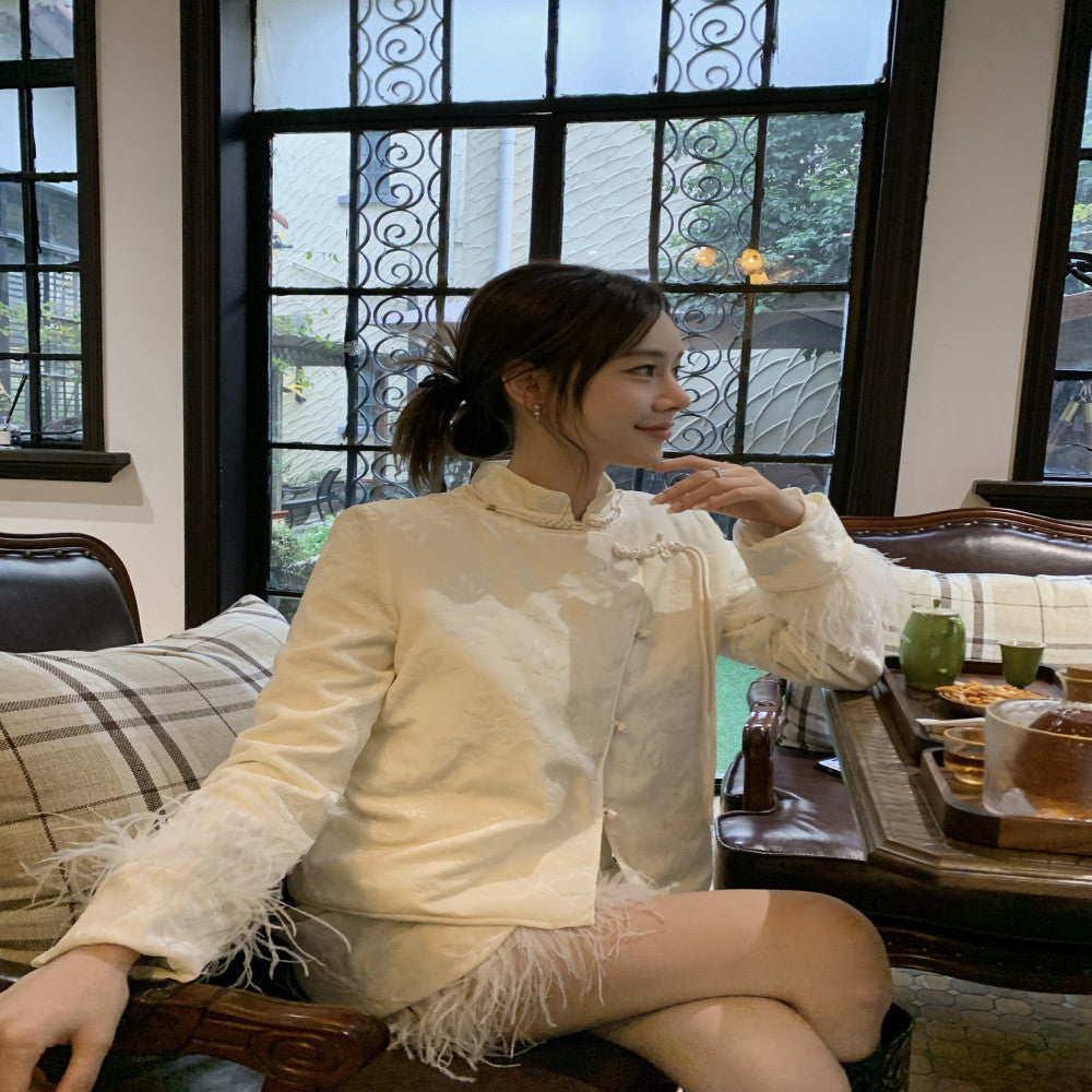 50 off Clearance Republic of China Auntie s New Chinese style White Pan Button Embroidered Ostrich Wool Cotton Coat Coat Top image 2