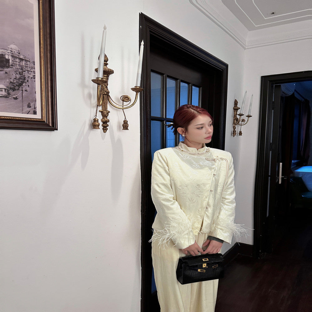 50 off Clearance Republic of China Auntie s New Chinese style White Pan Button Embroidered Ostrich Wool Cotton Coat Coat Top image 3