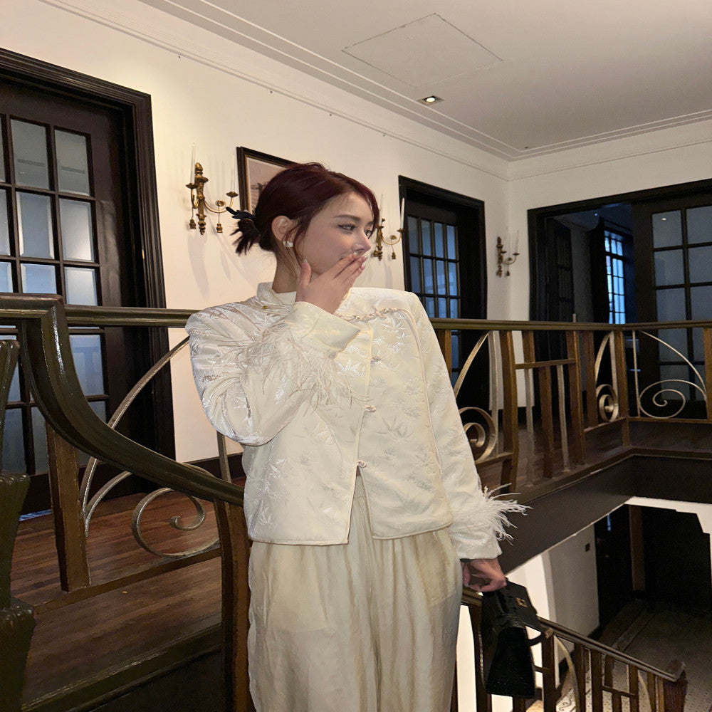 50 off Clearance Republic of China Auntie s New Chinese style White Pan Button Embroidered Ostrich Wool Cotton Coat Coat Top image 0