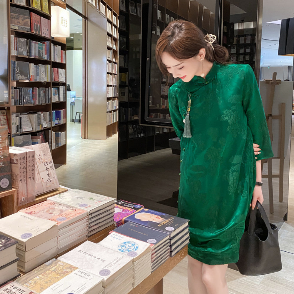 Fashionable new Chinese style improved cheongsam dress for women in autumn 2025 with three quarter sleeves that make them look slimmer and emerald green silk dress image 1