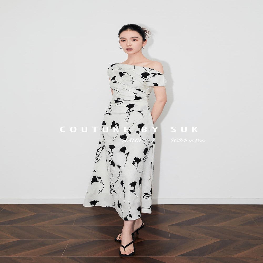 SUK beautiful lady 2025 New French Printed Long Dress Summer White Slanted Shoulder Style Dress for Women image 2