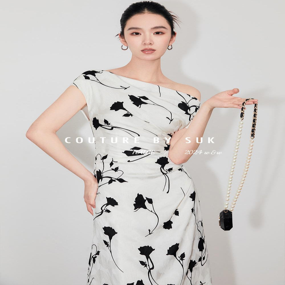 SUK beautiful lady 2025 New French Printed Long Dress Summer White Slanted Shoulder Style Dress for Women image 5