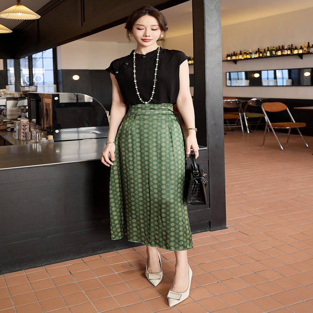 Spring and Autumn New Heavy duty Silk Half length Skirt for Women New Chinese Retro Improved Cheongsam High end Silk Slimming Medium length Skirt image 2