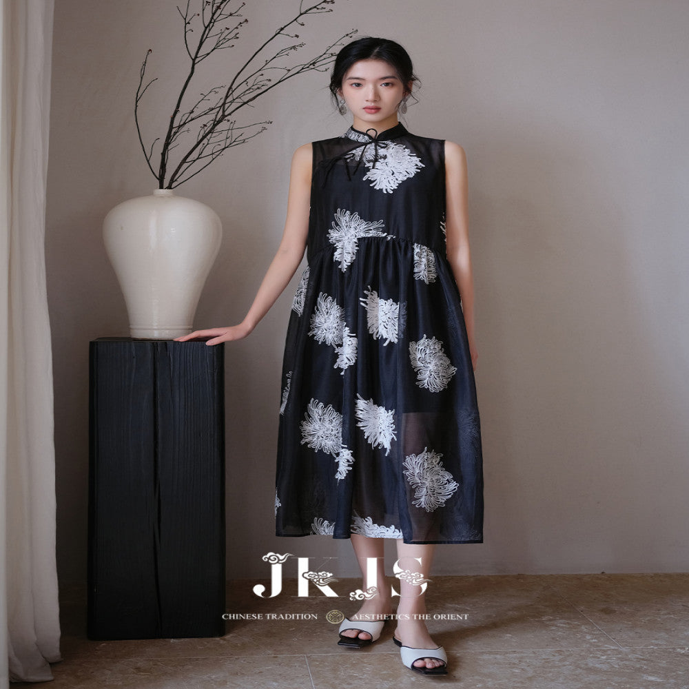 JKJS offers a vintage long dress with heavy embroidery and straps featuring a 2025 new Chinese style buckle sleeveless dress image 2