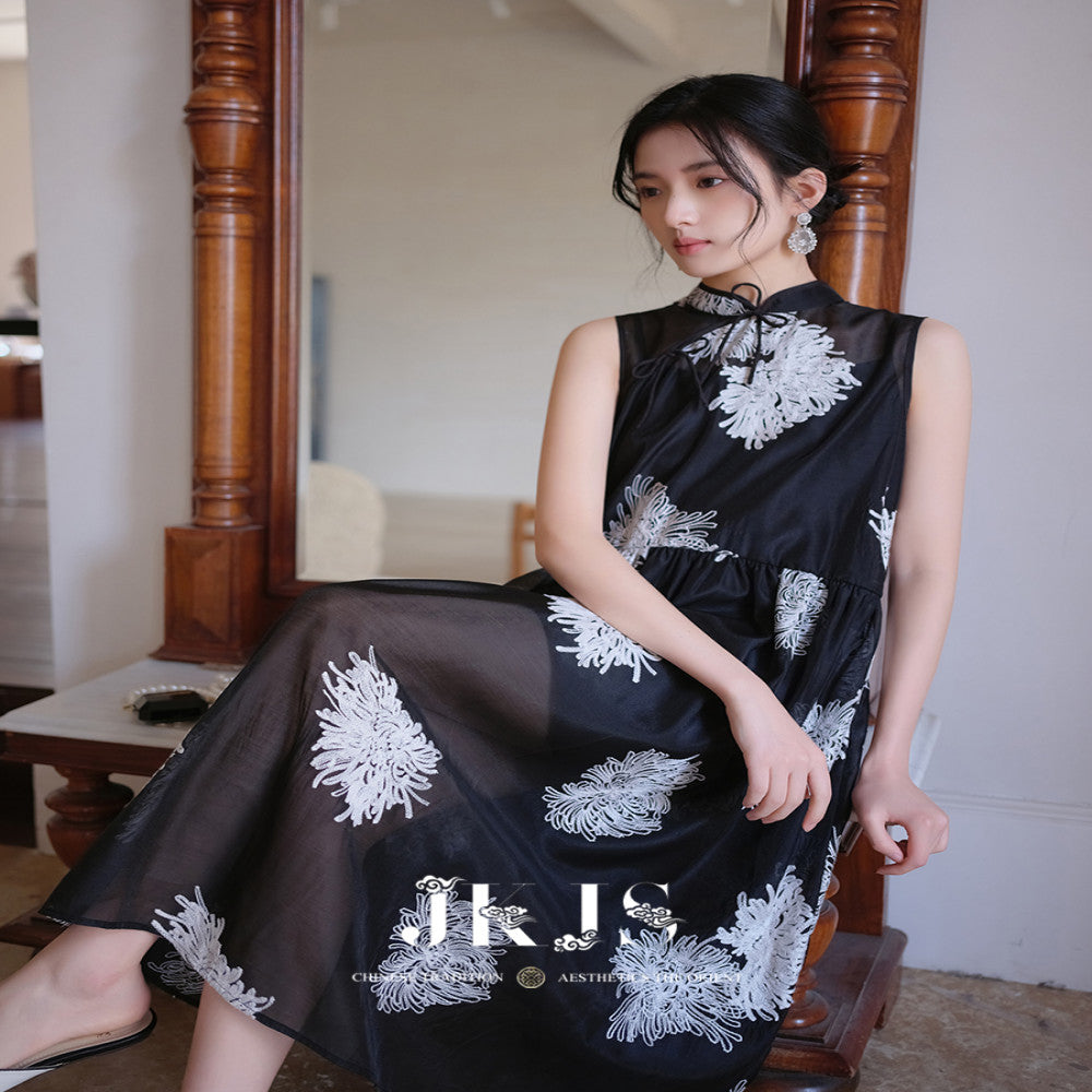 JKJS offers a vintage long dress with heavy embroidery and straps featuring a 2025 new Chinese style buckle sleeveless dress image 3