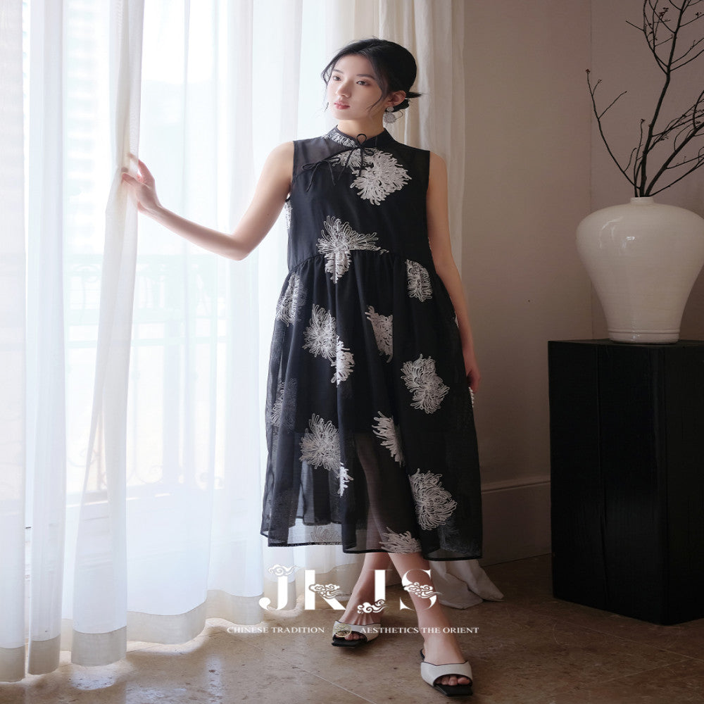 JKJS offers a vintage long dress with heavy embroidery and straps featuring a 2025 new Chinese style buckle sleeveless dress image 4