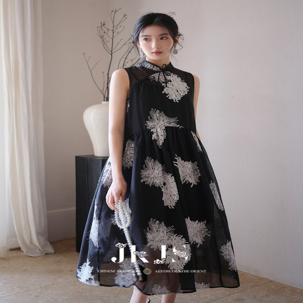 JKJS offers a vintage long dress with heavy embroidery and straps featuring a 2025 new Chinese style buckle sleeveless dress image 0