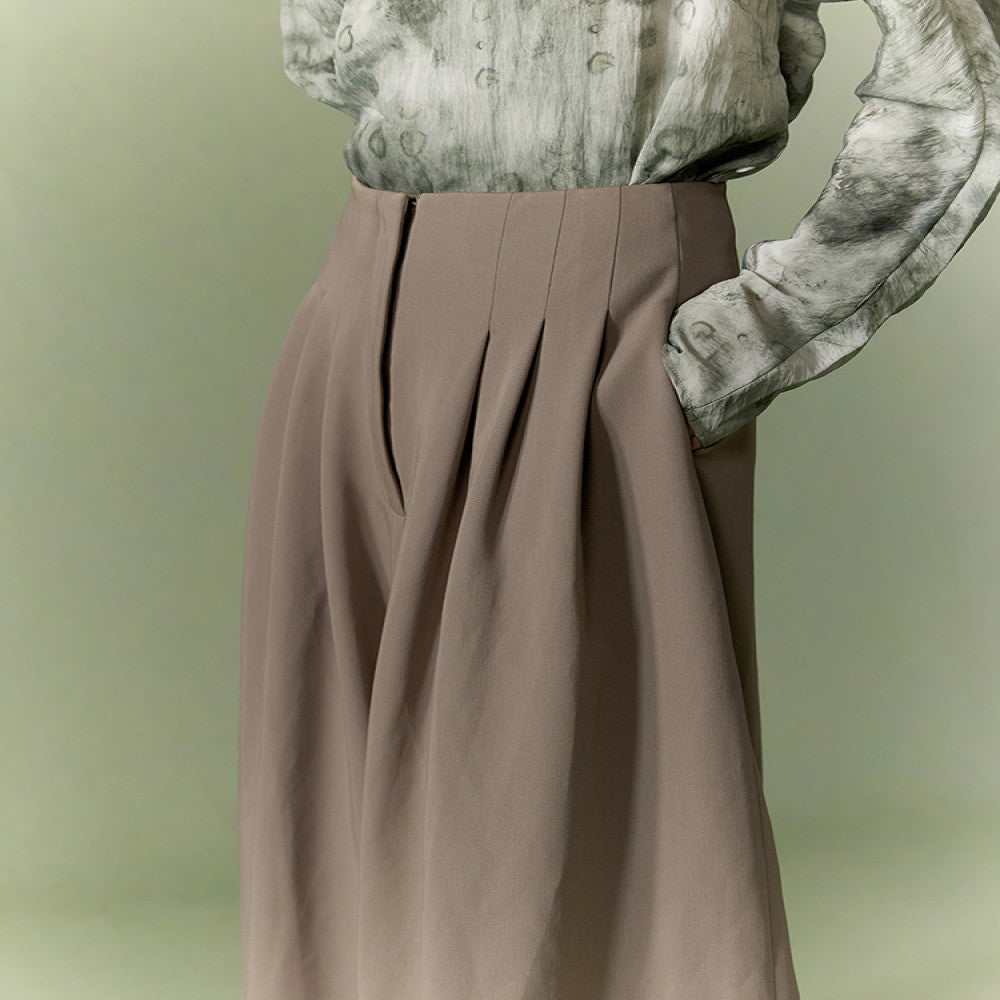 Xiaolu Miya s Walking Horse drapes and makes you look slim and tall Simple and versatile high waisted wide leg trousers image 3