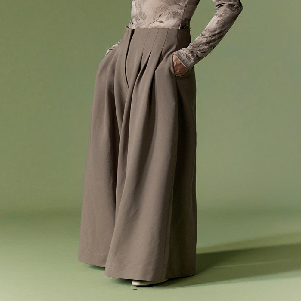 Xiaolu Miya s Walking Horse drapes and makes you look slim and tall Simple and versatile high waisted wide leg trousers image 4