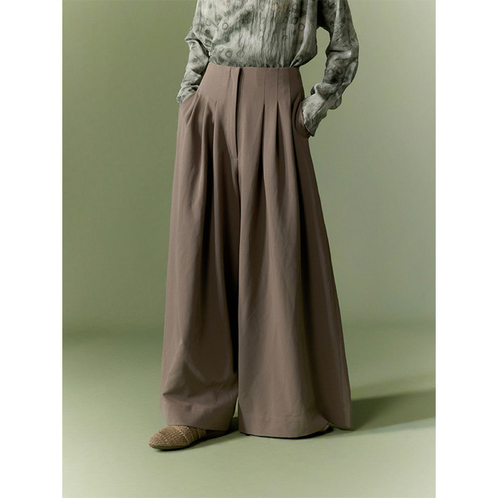 Xiaolu Miya s Walking Horse drapes and makes you look slim and tall Simple and versatile high waisted wide leg trousers image 7