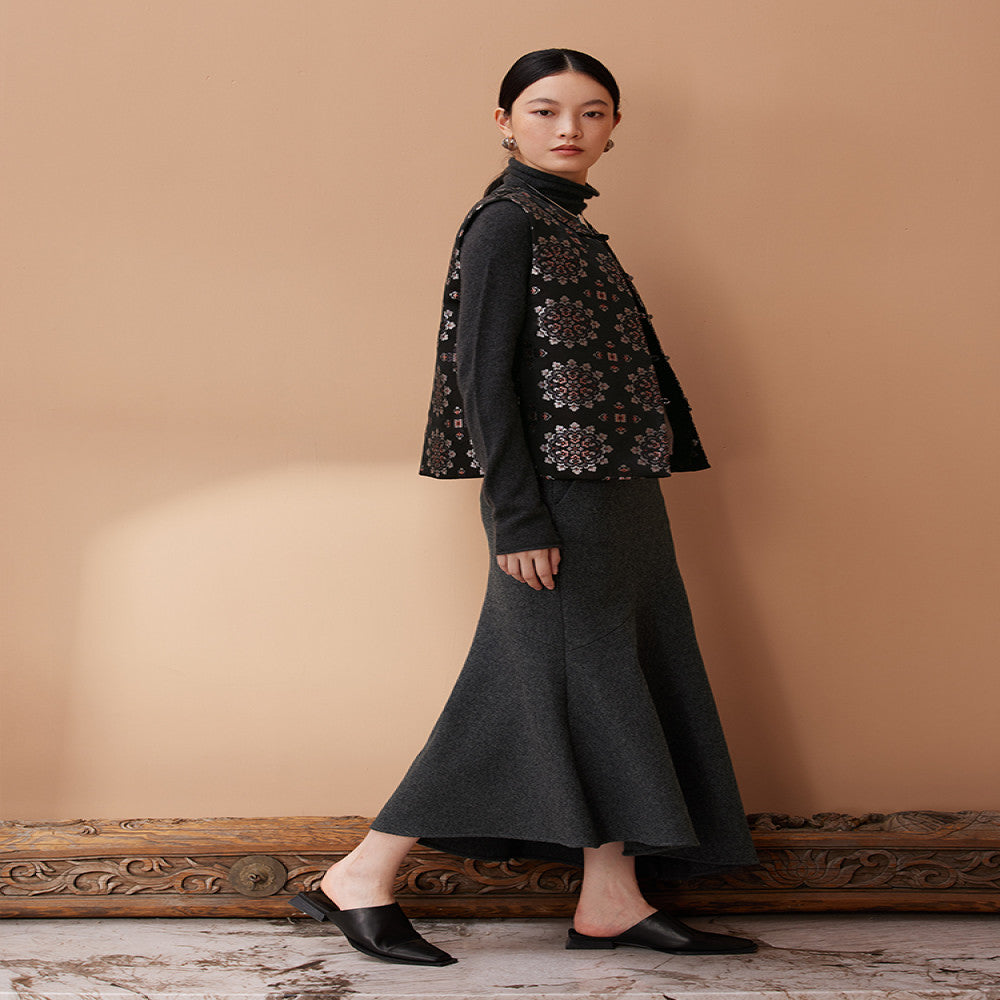 Ruyi Lianyun Yunxi Brocade Satin Buttoned Front Quilted Vest Women s New Chinese Style Beaded Button Vest image 3