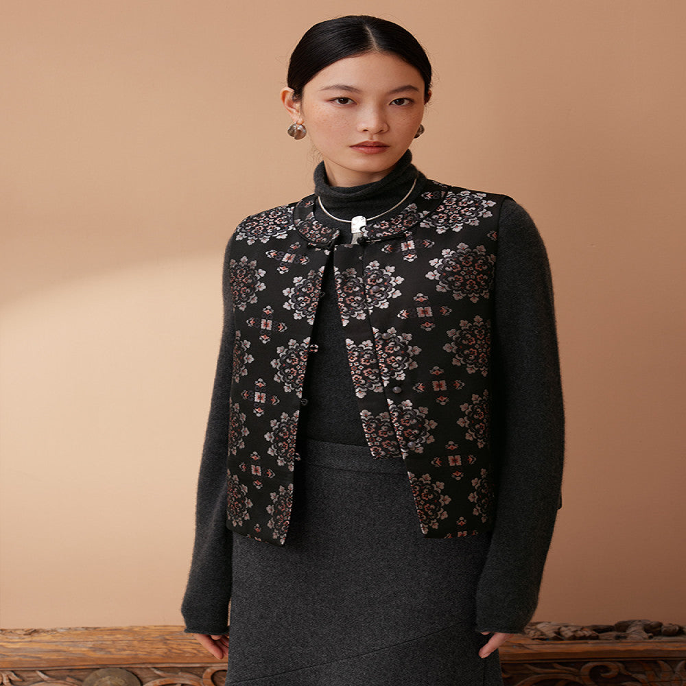 Ruyi Lianyun Yunxi Brocade Satin Buttoned Front Quilted Vest Women s New Chinese Style Beaded Button Vest image 4