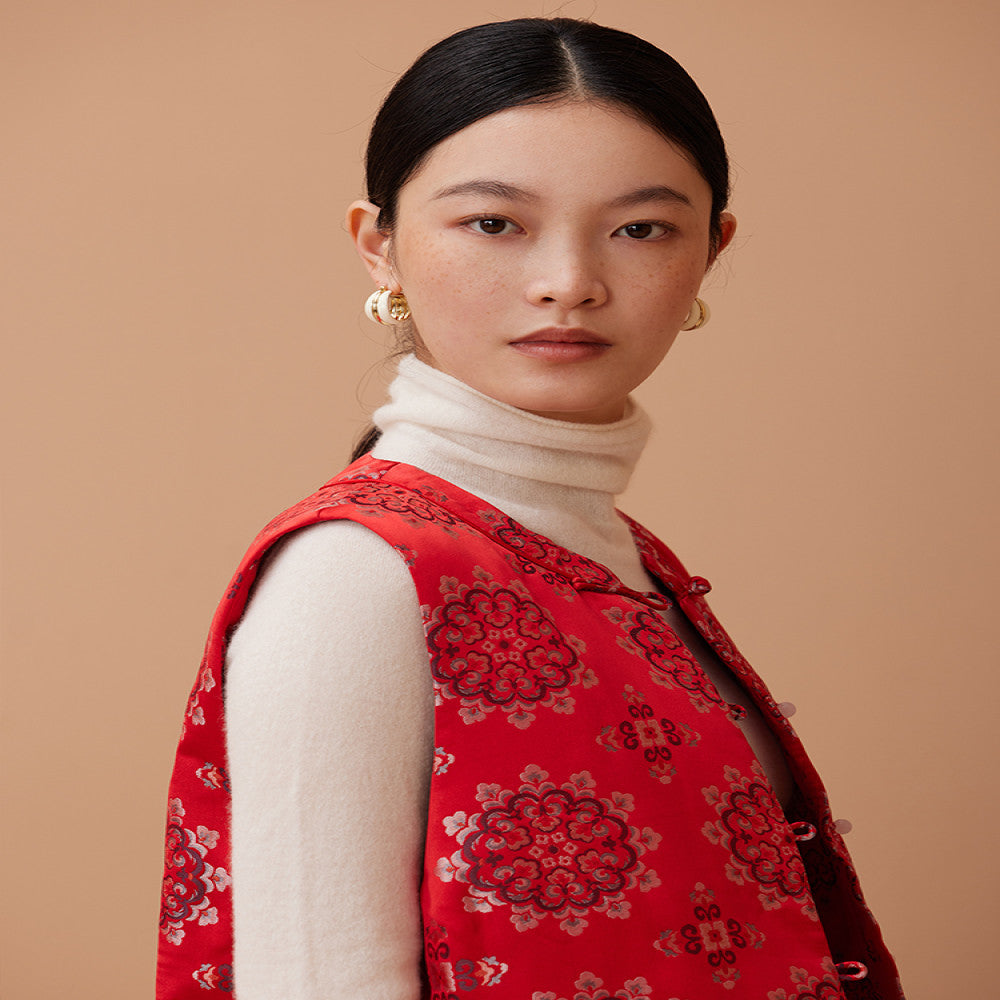 Ruyi Lianyun Yunxi Brocade Satin Buttoned Front Quilted Vest Women s New Chinese Style Beaded Button Vest image 5