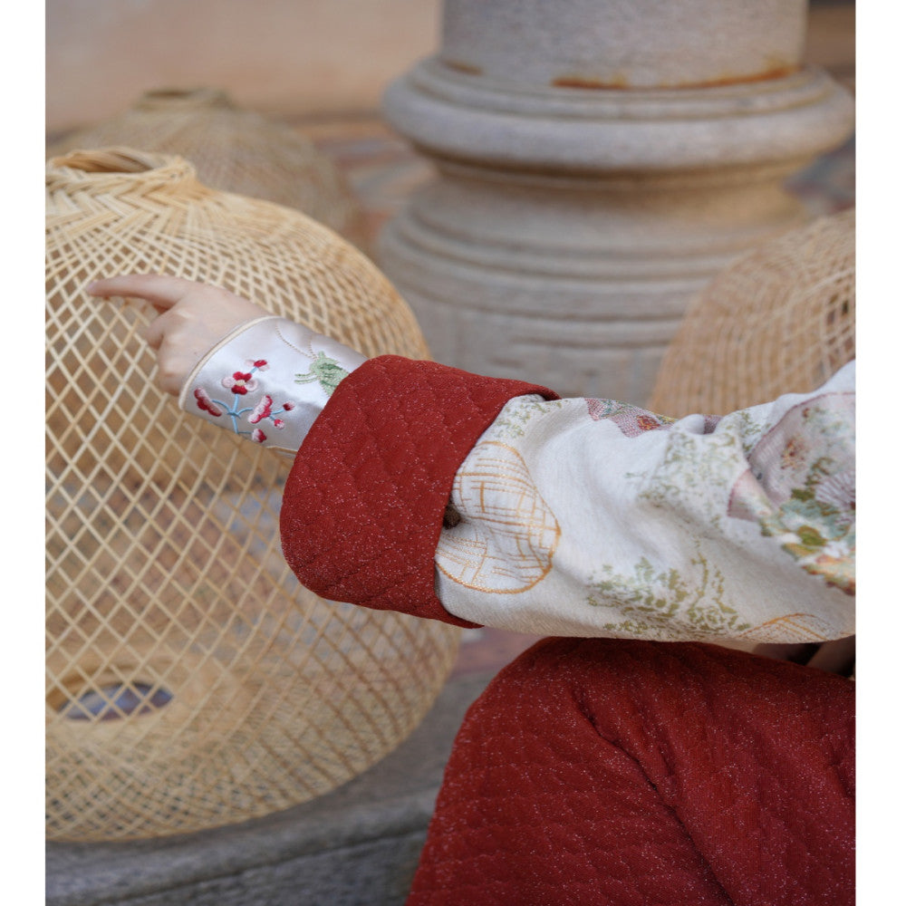 In the mountains there are Guizhi Wanfu er New Year s greetings National Wind and Snow Neil Cotton Jacket Gold Red Half Skirt image 3