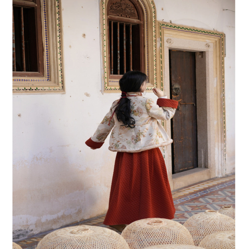 In the mountains there are Guizhi Wanfu er New Year s greetings National Wind and Snow Neil Cotton Jacket Gold Red Half Skirt image 5