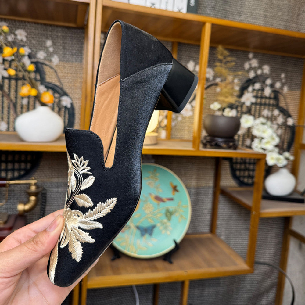New Chinese embroidery shallow mouth flat sole single shoe for women with soft sole comfortable Chinese style paired with qipao design niche temperament socialite image 74