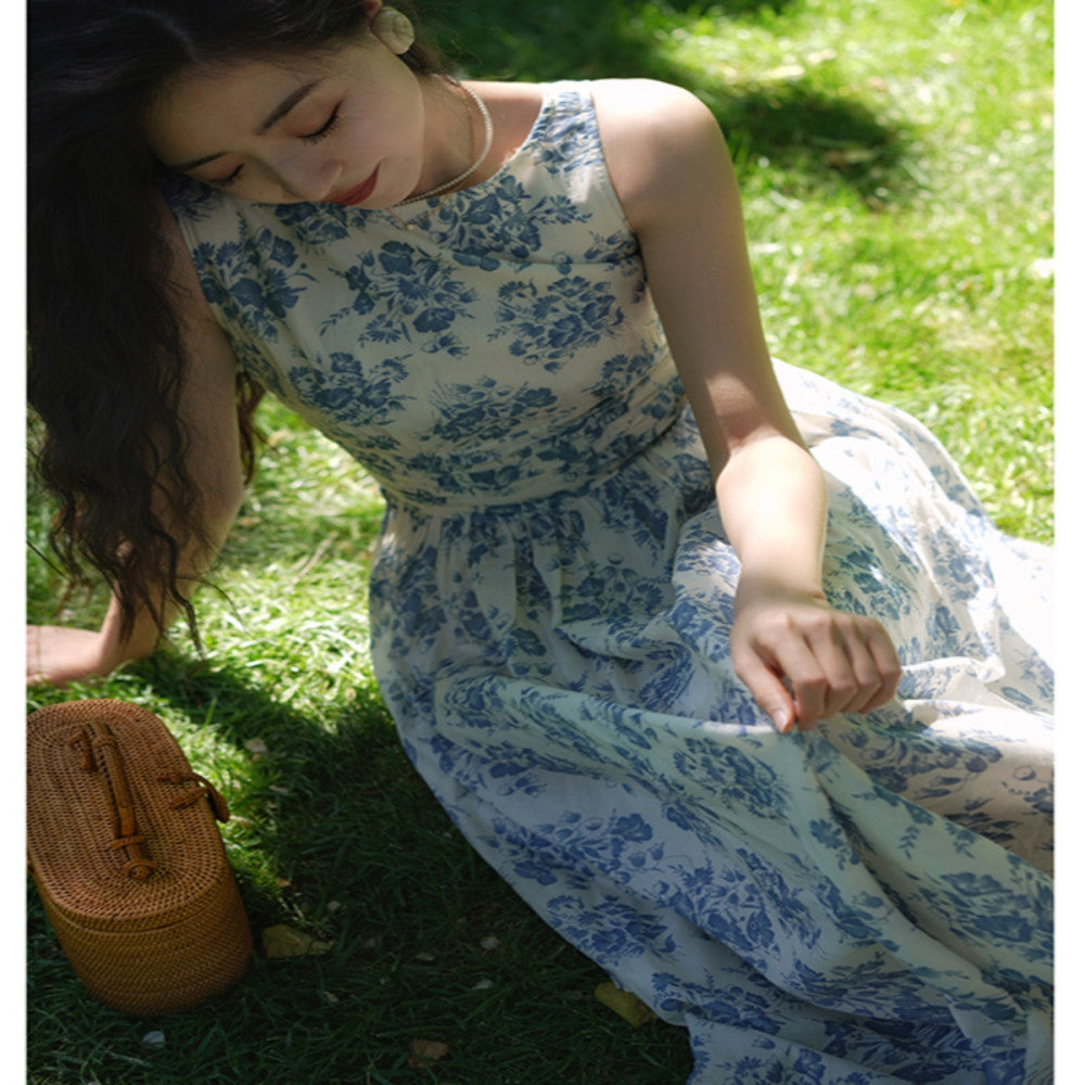 Chings retro printed one necked backless dress with a high waist and slimming effect featuring a large swing skirt and a Hepburn style slimming look image 3