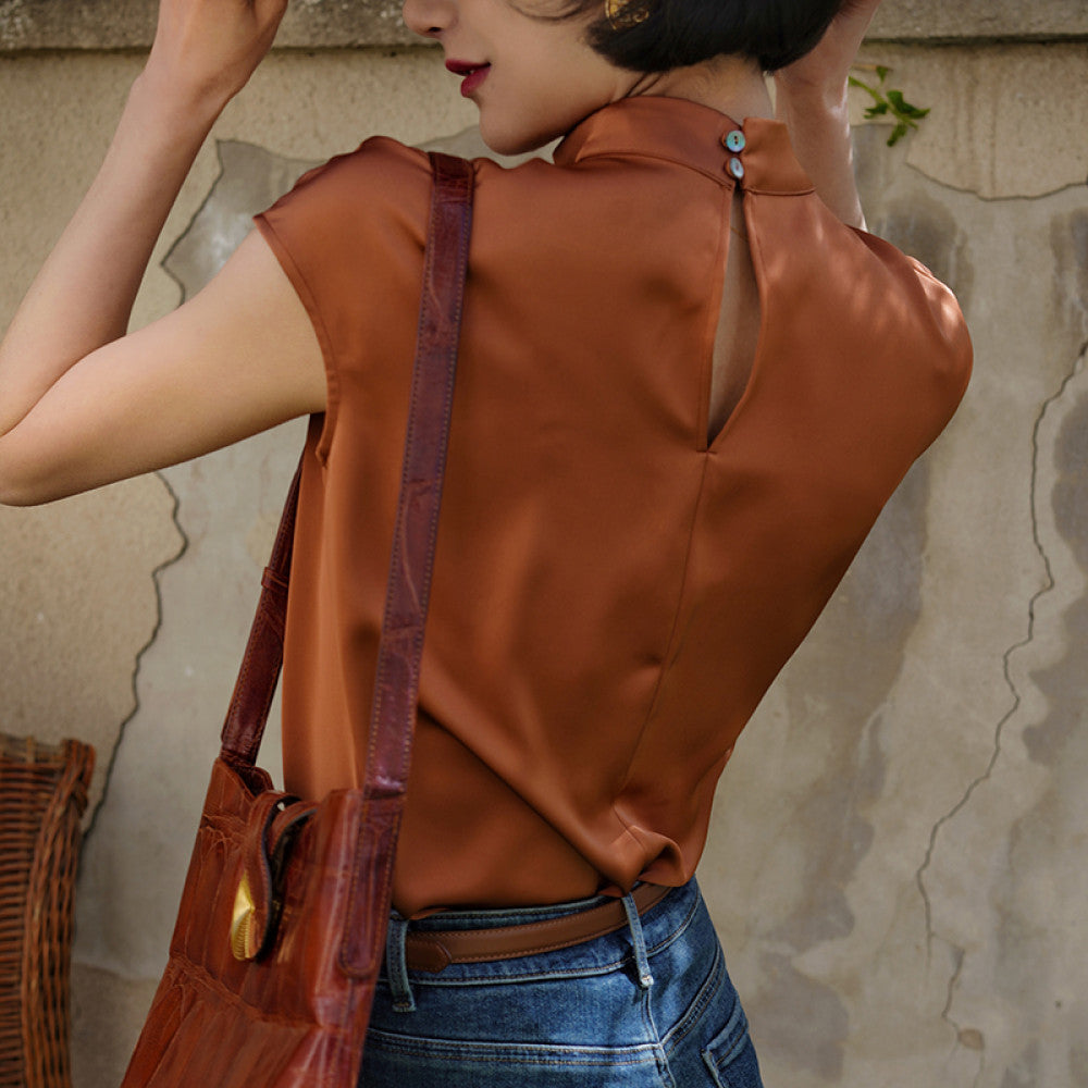 Ching s French retro elegant satin top with a half high collar to cover the flesh OL commuter outfit that looks white and versatile in summer image 23