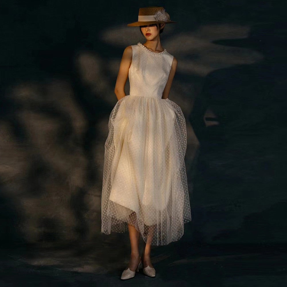 French Hepburn style light wedding dress high end design niche outdoor yarn simple retro bridal registration dress image 1