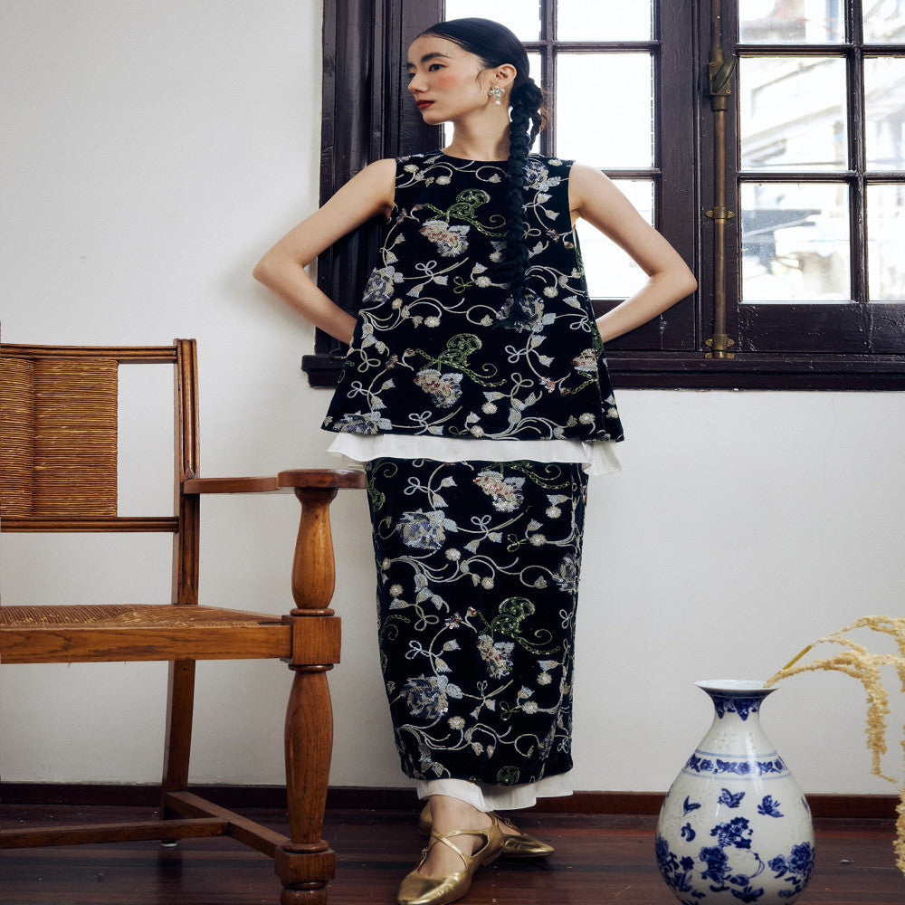 YUANYE Garden Wild Pomegranate Flower Original Innovative Chinese Velvet Heavy Industry Bead Embroidery Vest Half Skirt Set image 16