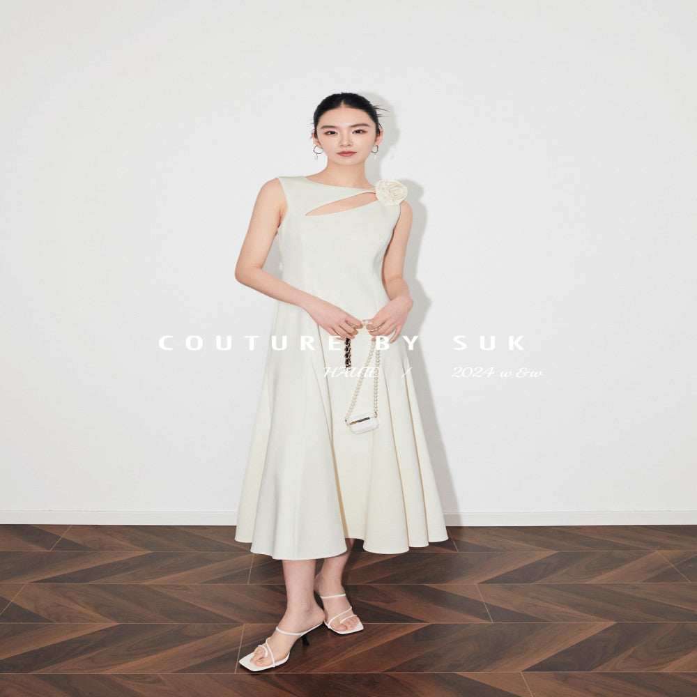 SUK Elegant Festival 2025 New White High end Temperament Black Sleeveless Dress Women s Summer Long Style image 1