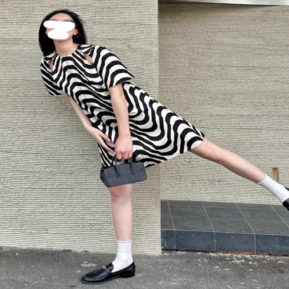 Drawdream design sense shoulder hollow black and white wave print dress for women stylish and age reducing loose and slimming image 1