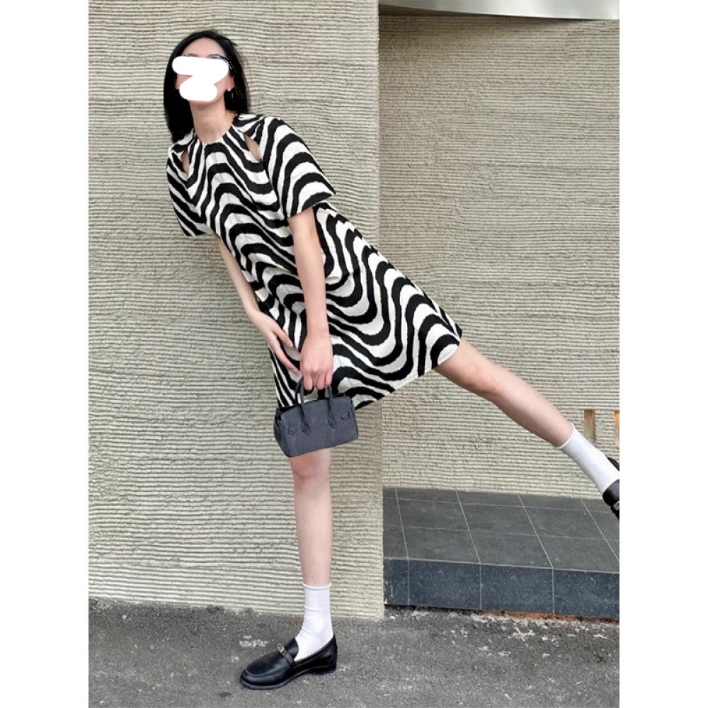 Drawdream design sense shoulder hollow black and white wave print dress for women stylish and age reducing loose and slimming image 12