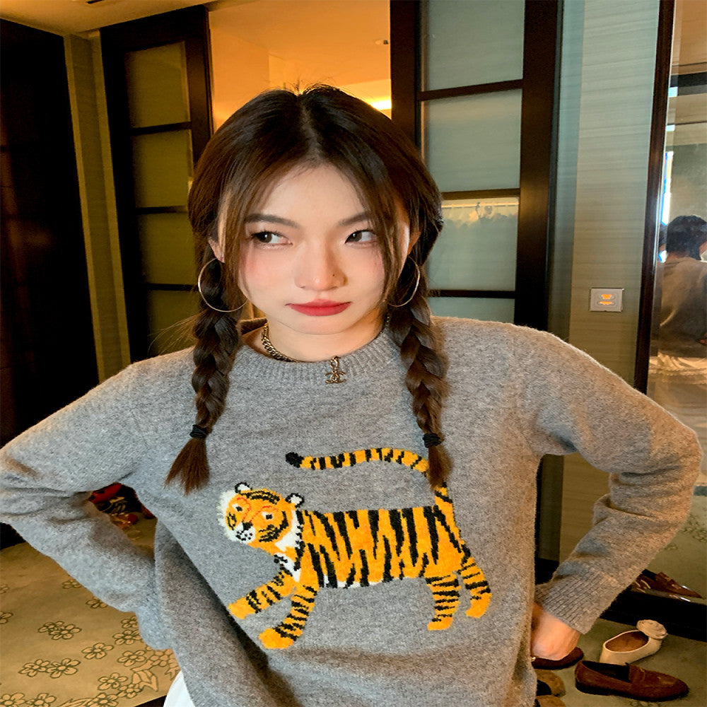Luoluo Zhuanjie Grey Sweater Women s Winter 2025 New Design Sensation Loose Top Woolen Sweater Interwoven with Small Size image 0