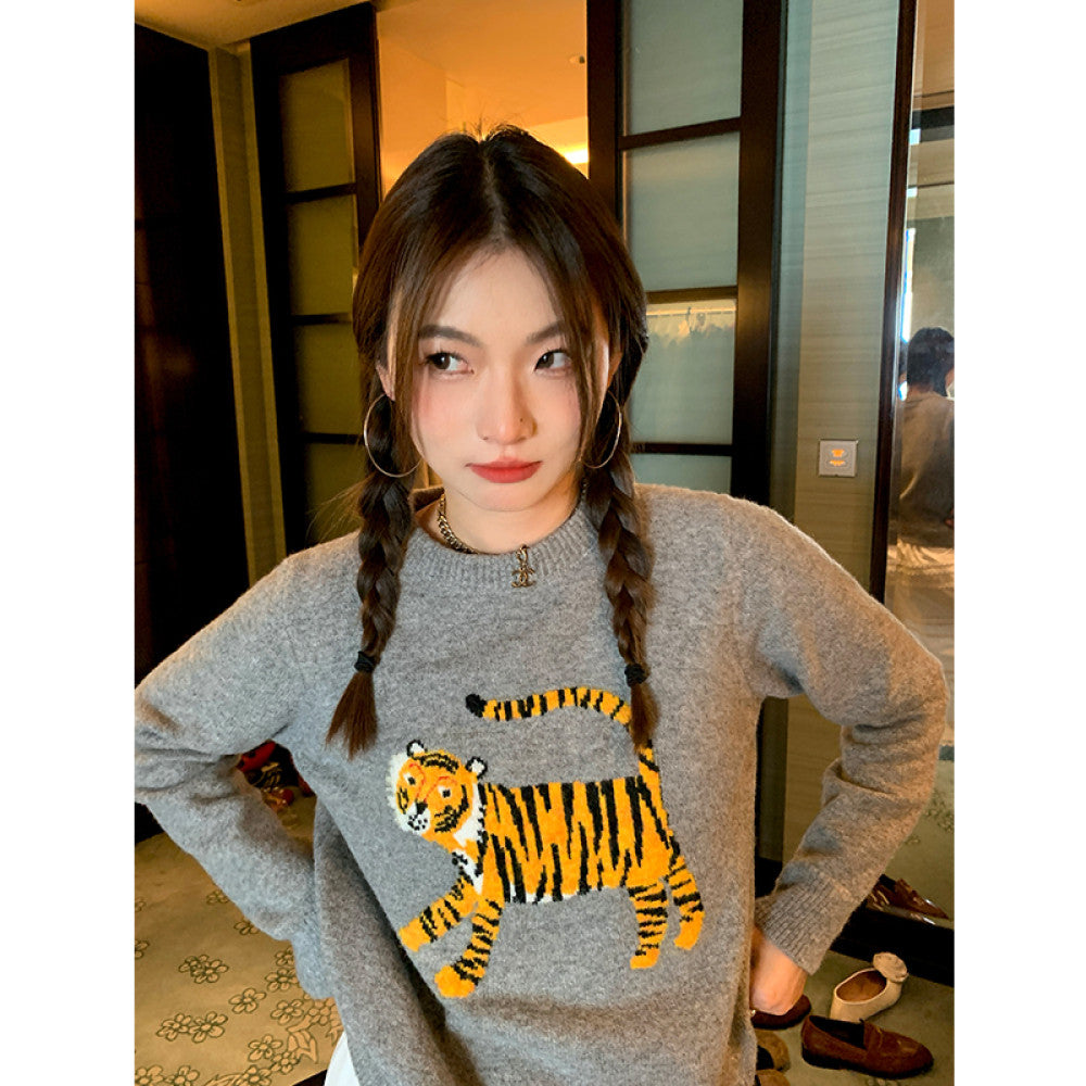 Luoluo Zhuanjie Grey Sweater Women s Winter 2025 New Design Sensation Loose Top Woolen Sweater Interwoven with Small Size image 9