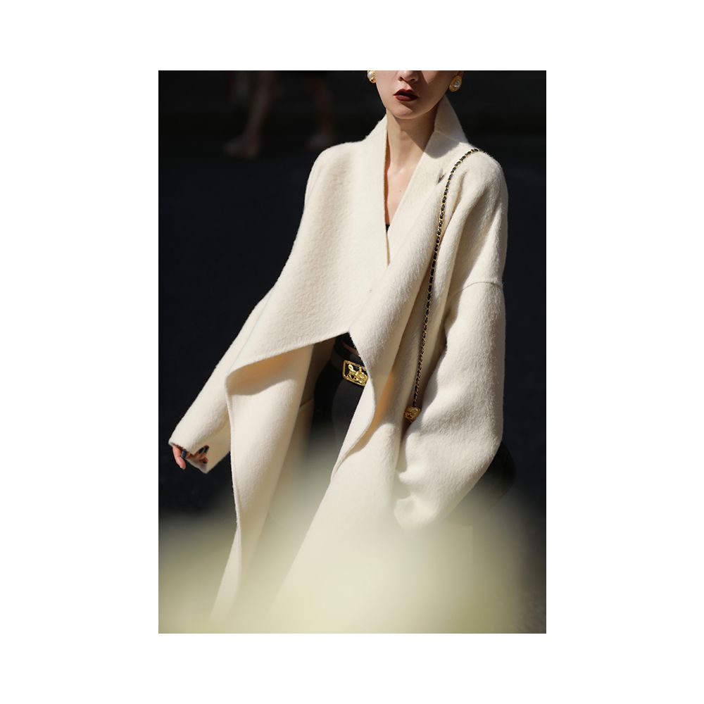 Mogas Poison Home Customized Cool and Luxurious White Wool Coat with Large Silhouette and Stylish Appearance Thin and Long Coat for Women in Autumn and Winter image 7
