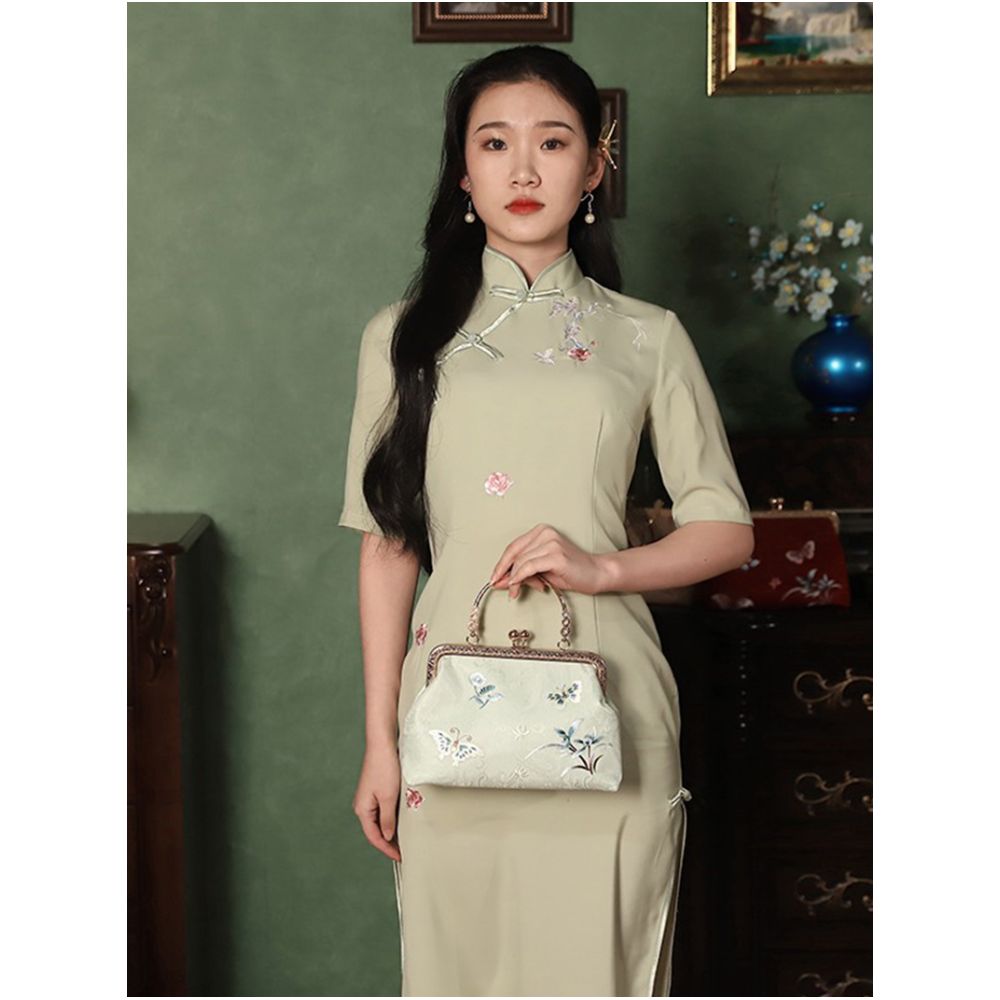Paired with cheongsam bag retro embroidered handbag 2024 new versatile women s bag Suzhou embroidered beautiful crossbody bag mother s gift image 2