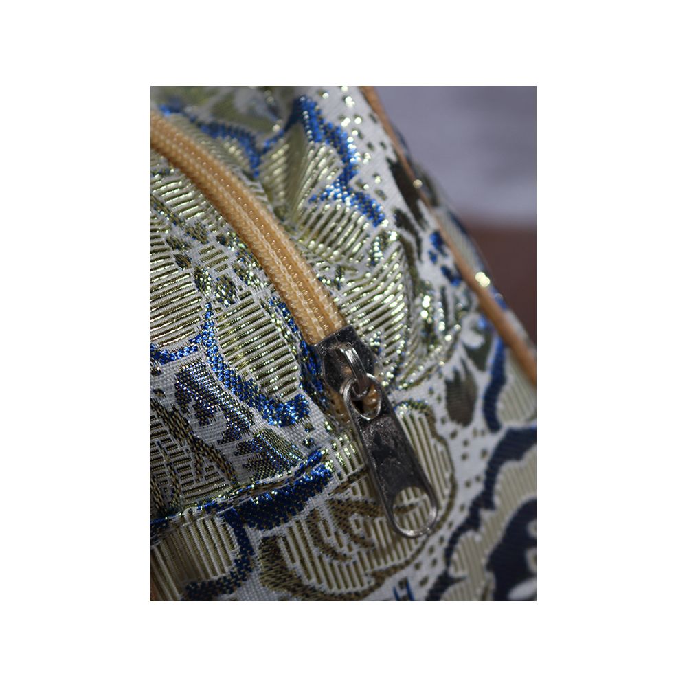 Going abroad to send old foreign fashion silk cheongsam handbag woven brocade lady classical handbag Chinese characteristic gift image 7