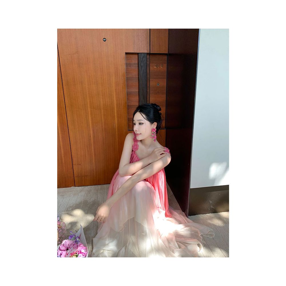 Temperament socialite high end feeling gradually changing color big swing dress women s summer new loose and atmospheric flower suspender dress image 4