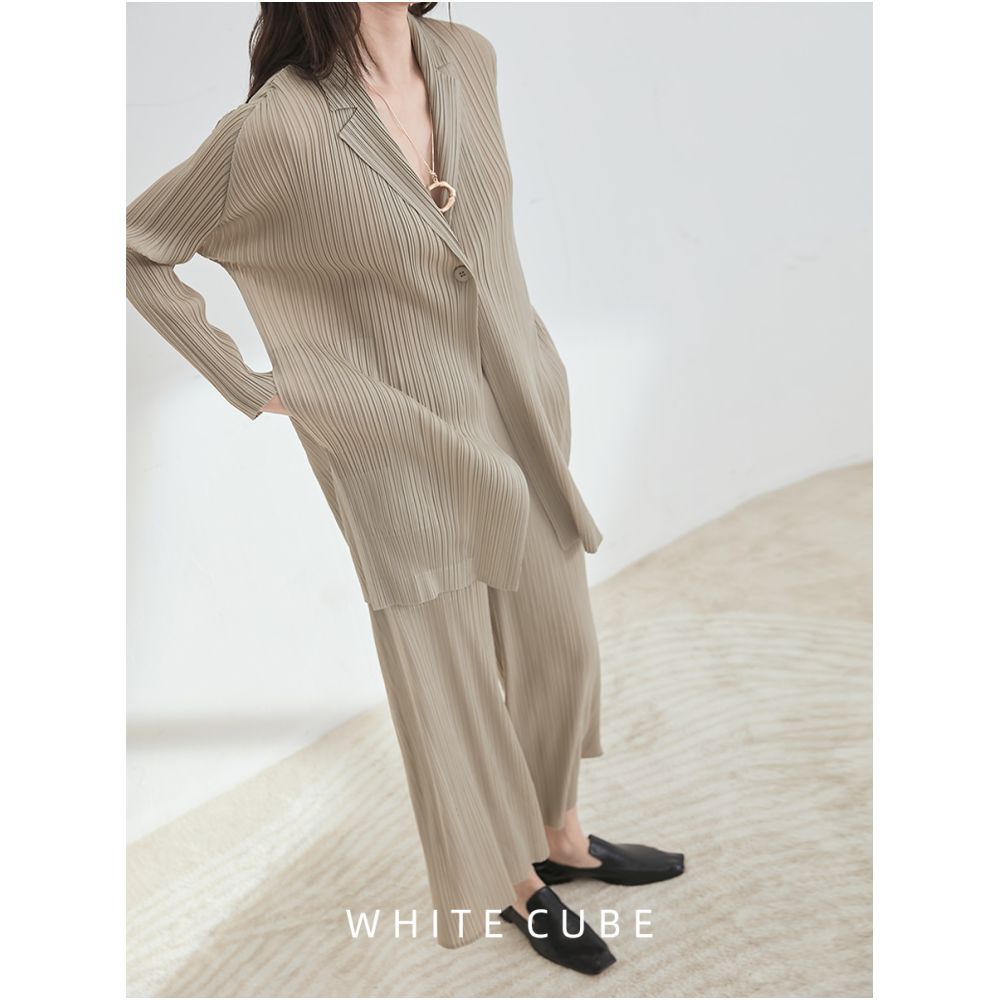 2024 early spring new popular British style casual and fashionable one button suit set three bedroom style pleated suit for women image 2