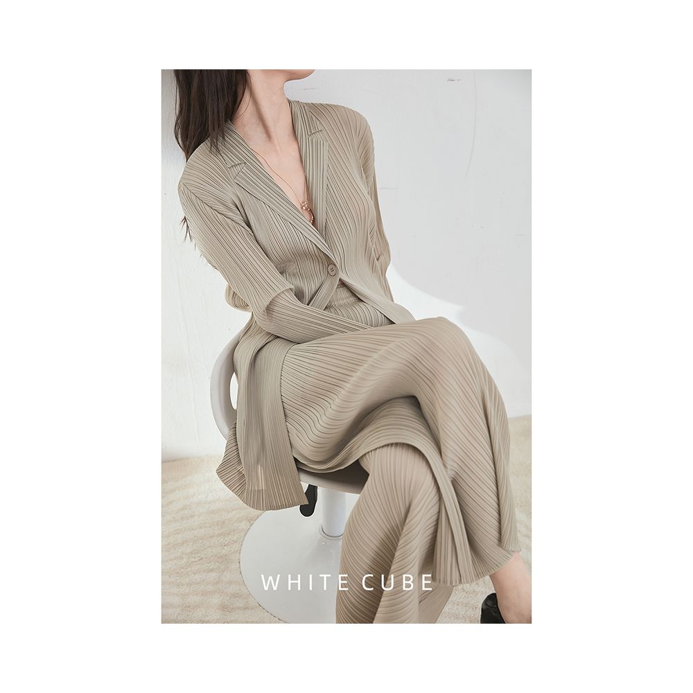 2024 early spring new popular British style casual and fashionable one button suit set three bedroom style pleated suit for women image 8