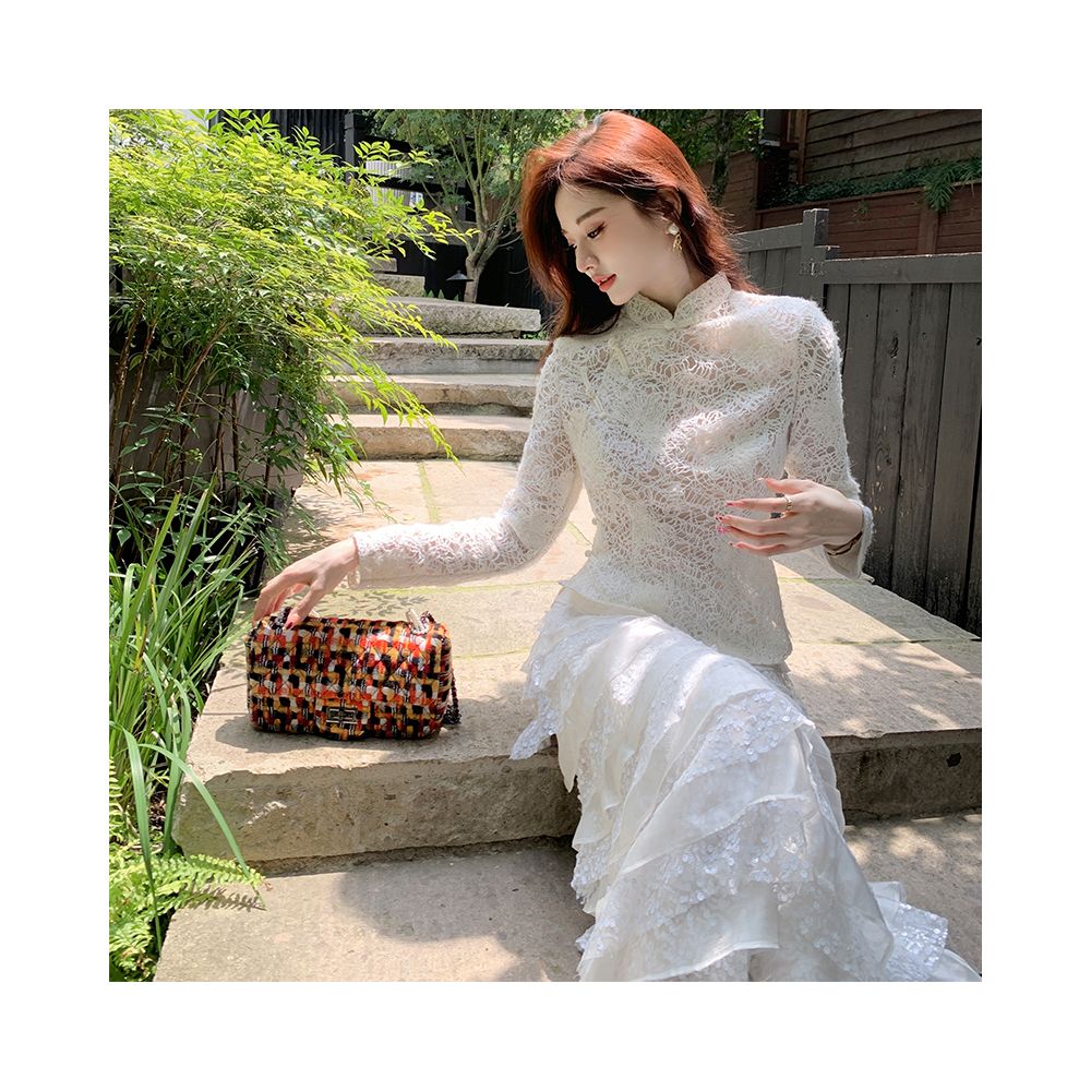Yu Xiaoxiao Jiangnan Beauty Embryo Chinese stand up collar button retro national style hollow top early autumn new image 10