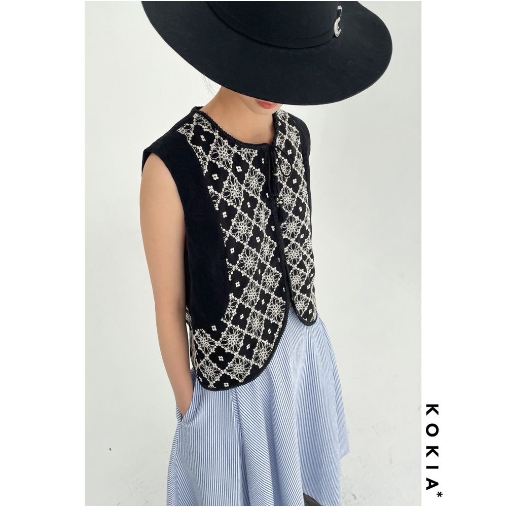 KOKIA Spot Celebrity Same Style Mix and Match King Carving Ethnic Style Heavy Industry Embroidery Curved Bottom Ultra Short Vest image 4